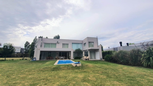 Imagen 7 de 30 de Chalet Seis Ambientes Con Parque Y Piscina