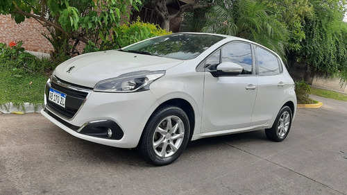 Imagen 9 de 25 de Peugeot 208 Allure