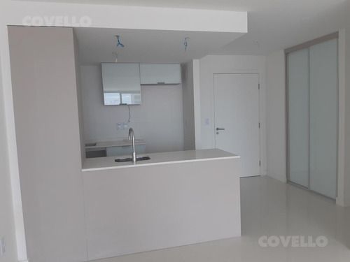 Apartamento Piso 18 De 2 Dormitorios Y 2 Baños, Garage Doble, Edificio Con Amenities