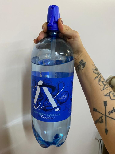 Água Mineral Com Gás Ix Soda Clássica 1,75lt Com 12 Unidades