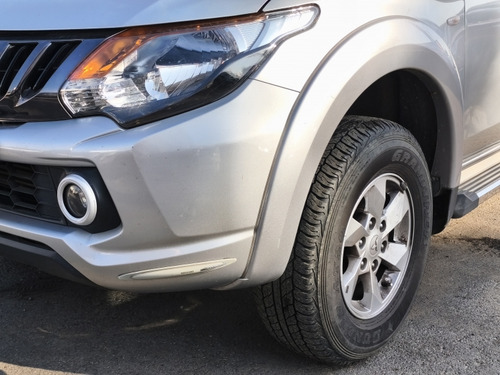 Mitsubishi L200 L200 D/C 2.4 KATANA CR 4X2 LLANTAS/CROMADO