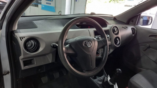 Imagem 8 de 12 de Toyota Etios
