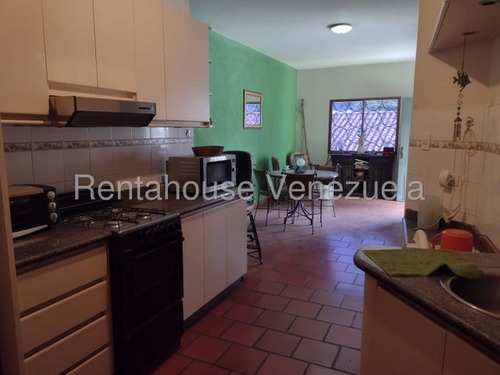 Bella Casa De 2 Pisos ,bien Distribuida En Venta Ubicada En Las Acacias 25-16813