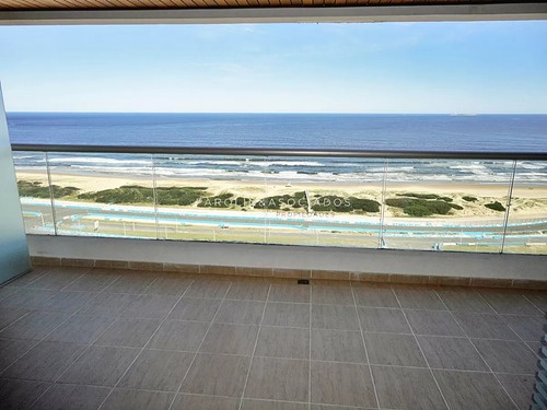 Apartamento En Venta De 3 Dormitorios Con Vista Al Mar En Icon Tower, Punta Del Este