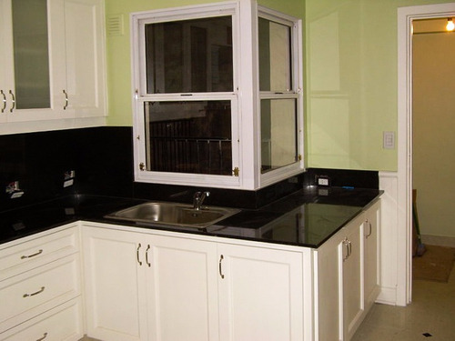 Imagen 2 de 10 de Mesada Granito Negro Brasil, Cocina - Forma Y Diseño