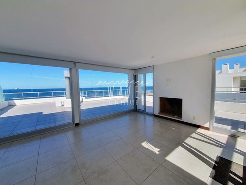 Imagen 21 de 30 de Venta De Apartamento Penthouse Dúplex De 4 Dormitorios Y 6 Baños En Suite, Frente Al Mar En Punta Del Este.