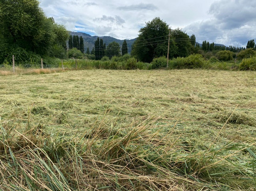 Terreno En El Hoyo. Cercano A Rio Epuyen