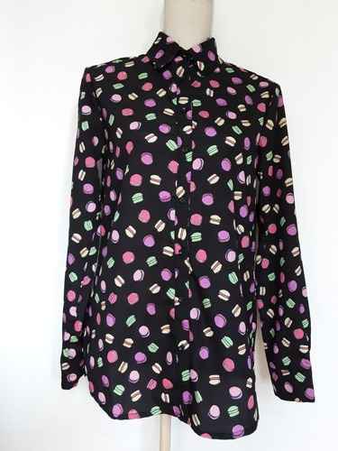 Camisa Negra Estampado Macarrones, Talla S