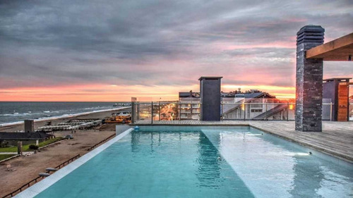 Moderno Departamento Frente Al Mar Con Piscina Y Cochera