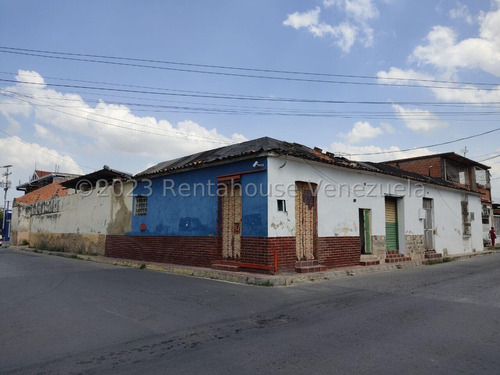 Casa En Esquina En Pleno Centro De La Ciudad De Cagua Estado Aragua Cuenta Con 705 Mtrs2, Con Gran Potencial Para Proyecto 23-32259 Irrr