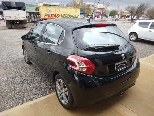 Imagen 8 de 12 de Peugeot 208 Feline Pack Cuir 2014