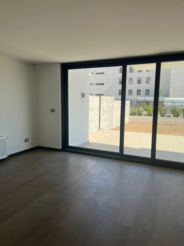 A Estrenar En Las Condes Hermoso E Iluminado Townhouse