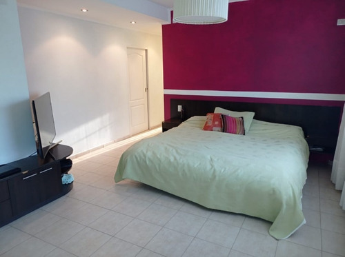 Hermosa Propiedad En Venta En El Corazón Del Barrio Privado Fincas De Iraola 1 - Con Piscina!!