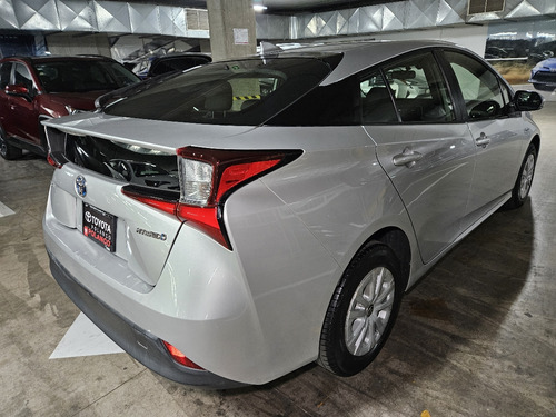 Toyota Prius 1.8 Base Cvt