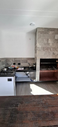 Casa 3 Amb. En Alquiler Con Cochera, Pileta. Ramos Mejía