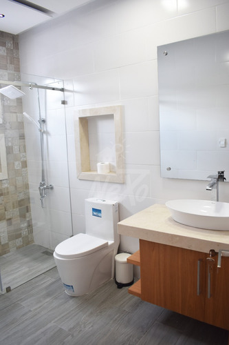 Moderna Casa En Venta Con Piscina, Santiago (jpc-224)
