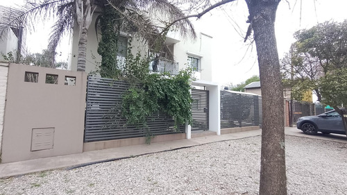 Barrio Los Dos Chinos, Funes, 4 Dormitorios, Pileta, Lote 525 M2, 197 M2 Cubiertos
