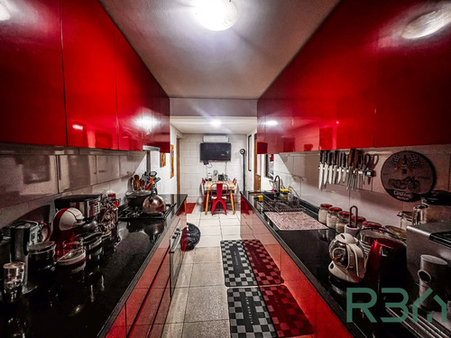 Gran Comodidad Y Ubicación, 4d+3b+servicios+piscina.