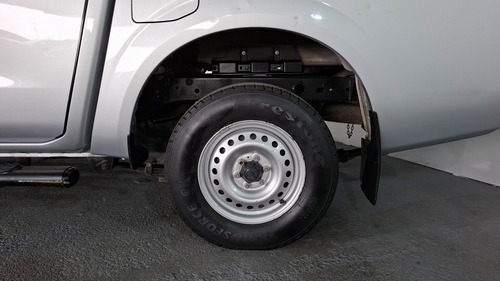Nissan NP300 2.5 DOBLE CABINA SE AC PAQ SEG