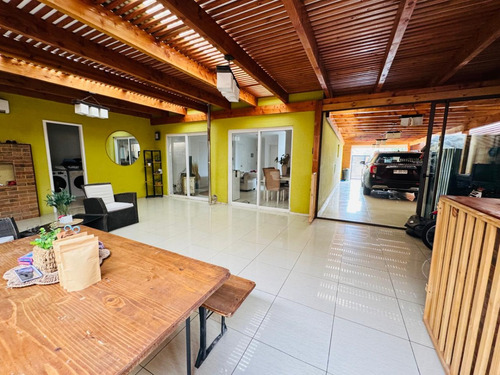 Cómoda Y Amplica Casa En Serena Oriente 5d/3b, Gran Quincho!