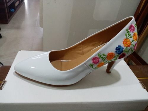 Imagen 3 de 7 de Zapatos Bordados. Somos Fabricantes
