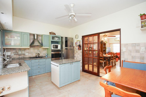 Venta | Amplio Duplex De 3 Dormitorios Playroom. Jardín Propio.