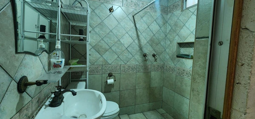 Casa De 3 Pisos Con Baño En Planta Baja Y Espacios Generosos En Villa Santin