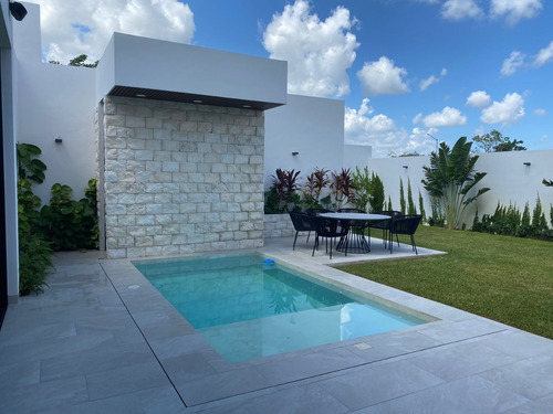 Imagen 8 de 14 de Casa De Una Planta Con Acabados De Lujo En Privada Temozon N