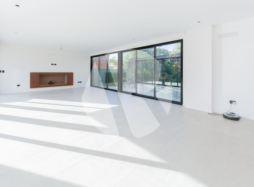 Imagen 5 de 30 de Espectacular Casa En El Golf - Nordelta A Estrenar!!