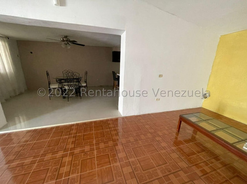 Imagen 3 de 10 de Casa En Venta Ubicada En La Urb. Maraquiva De La Puerta Maraven