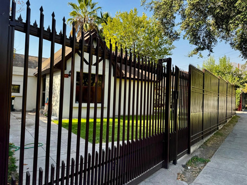 Casa De 4d 4b 346 M2 Calle Simón González 8868 La Reina.
