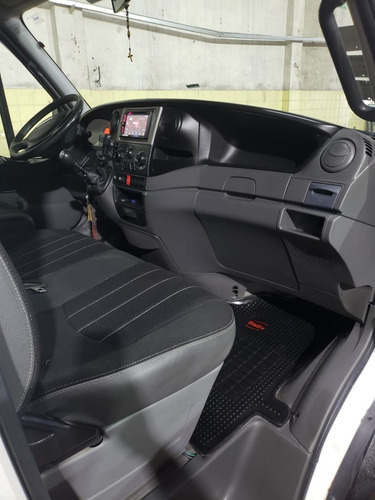 Iveco Daily 70c17 Cab Doble Con Camilla Modelo 2017