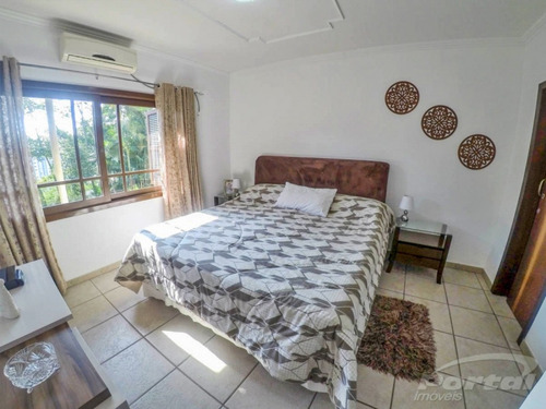 Imagem 8 de 18 de Casa No Centro De Blumenau, Semi-mobiliada, Com 04 Dormitórios Sendo 1 Suíte Máster, 03 Vagas, Área De Festas Com Piscina E Demais Dependências. - 3572977
