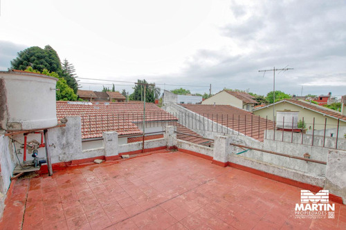Casa De 4 Ambientes En Martínez Con Cochera Jardín Terraza Y Playroom.