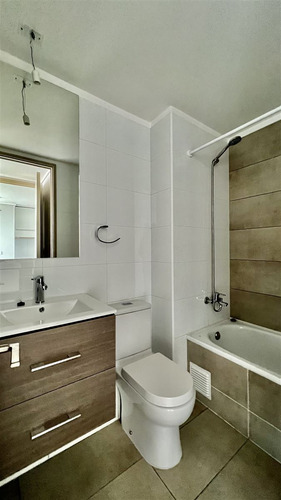 Departamento En Arriendo De 2 Dorm. En Recoleta
