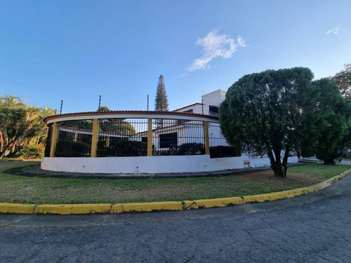 Imagen 5 de 12 de Florelia Mota Vende Casa En Valencia Foc-1250