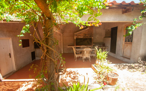 Casa En Costa Azul, 4 Dormitorios.
