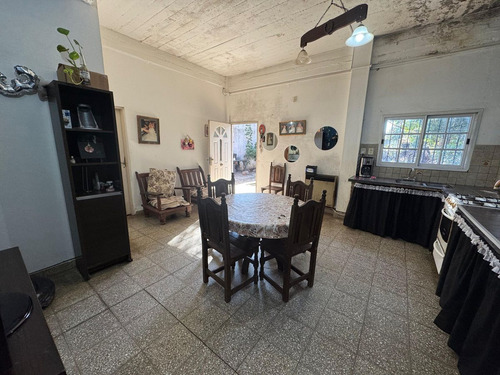 Casa 3 Ambientes En Venta En Castelar Sur
