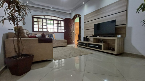 Sobrado À Venda | 3 Quartos | Suíte Com Hidro | Financiamento Disponível!