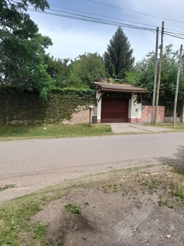 Casa En Venta - 3 Dormitorios 2 Baños - Cochera - 1.492mts2 - Paso Del Rey, Moreno