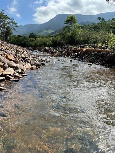 Sítio Meio De Montanhas De 2.500m2 Em Jacinto Machado.