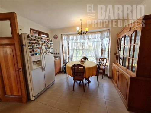 Imagen 9 de 24 de Casa En Venta De 5 Dorm. En Colina