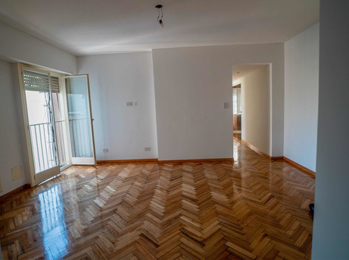Imagen 1 de 9 de Departamento De 3 Ambientes En Almagro.