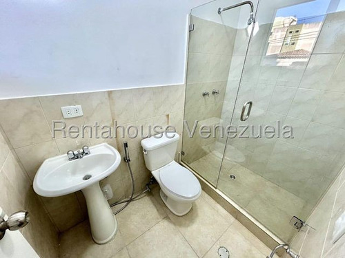 Daniela Linarez Vende Apartamentos En Zona Centro Este De Barquisimeto Acabados Modernos Ubicado En Piso Bajo Con Vigilancia Las 24 Horas Con Bellas Areas Comunes Y Todos Los Servicios Basicos