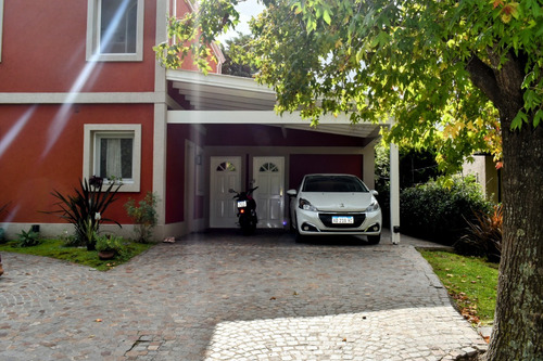Casa En Venta Barrio Los Jazmines, Pilar Del Este