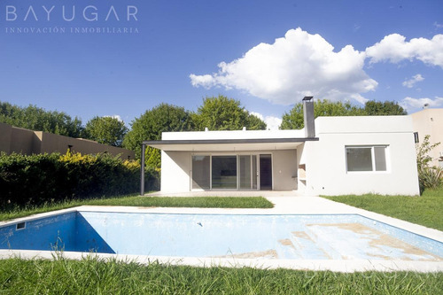 Venta - Casa En Los Alcanfores - Bayugar Negocios Inmobiliarios