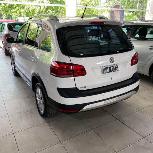 Imagen 4 de 7 de Volkswagen Suran Cross 1.6 5 Door 878 2015