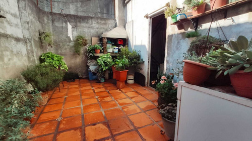 Venta Casa 2 Dormitorios, Patio Y Cochera