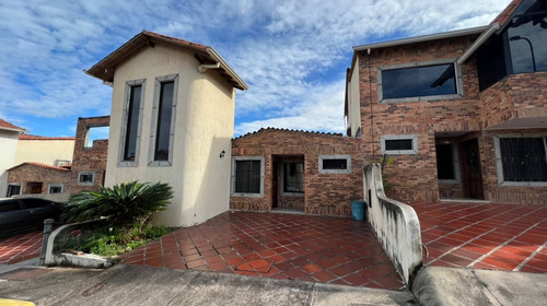 Imagen 1 de 14 de Casa Urb Exclusiva Gabriela Country, Sector Castellana. Adlz