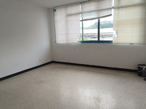 Imagen 4 de 8 de Alquilo Galpón 300m2 El Llanito 7460